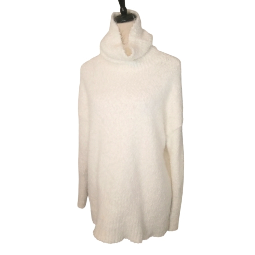 NWT OFFLINE by AerieWhite Eyelash Cozy fuzzy Oversized Turtleneck Sweater Size S